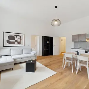 Center Designer Modern Apartment
