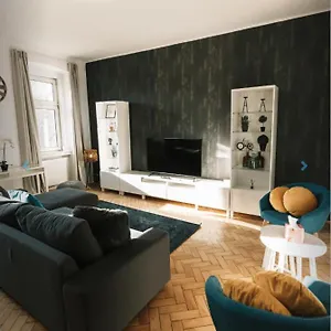 Orestaliving - On The Danube Canal Friedensbruecke Apartment