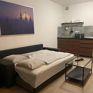 Port Karolina Apartman Prága